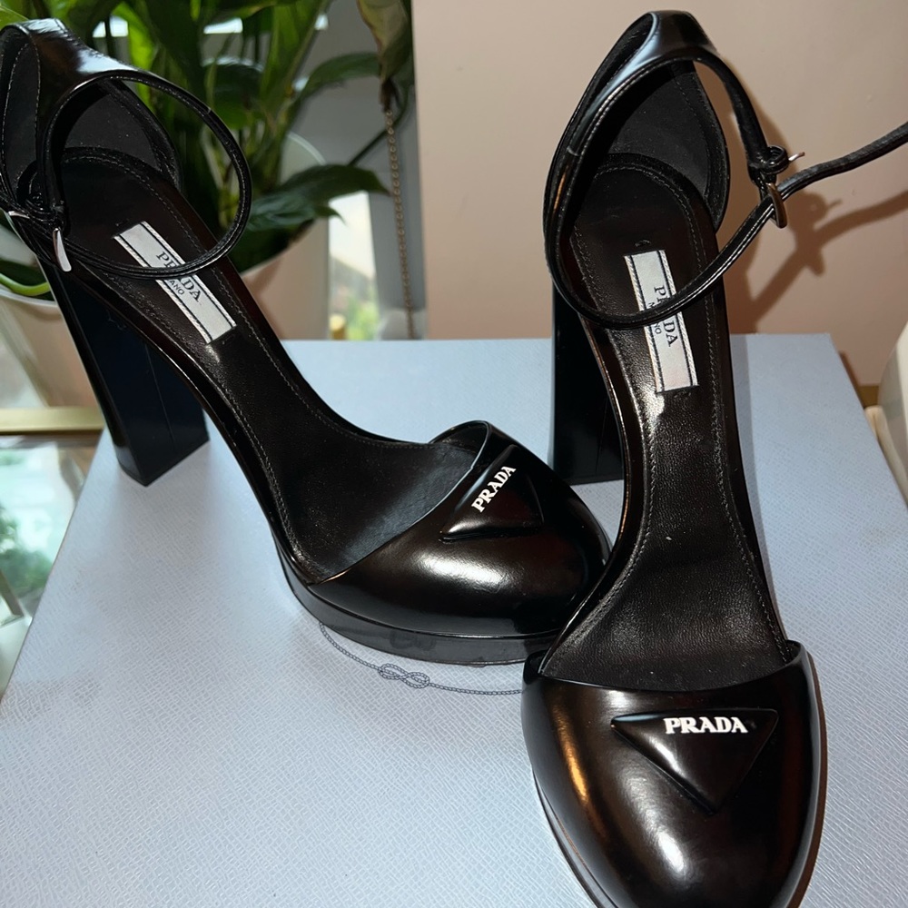 Authentic Prada Patent Leather D'Orsay Pumps | Size 38
